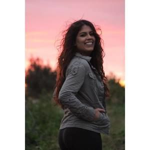 Meet your Posher, Zahira